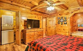 Charming Pigeon Forge Cabin With Private Hot Tub!