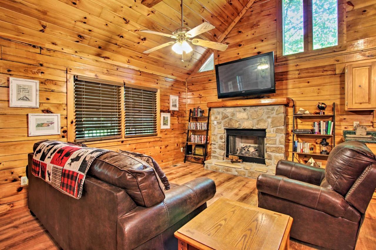 Charming Pigeon Forge Cabin With Private Hot Tub! Sevierville Exterior photo