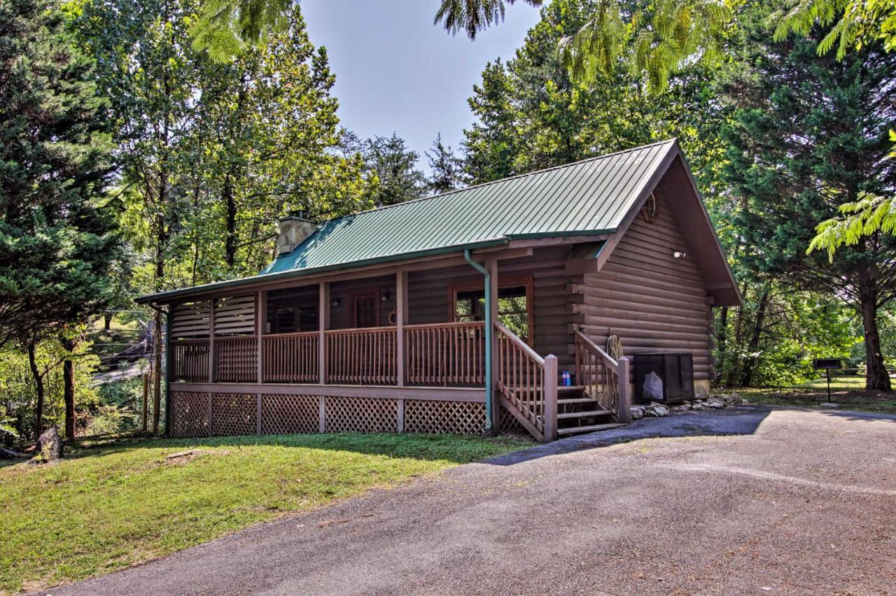 Charming Pigeon Forge Cabin With Private Hot Tub! Sevierville Exterior photo