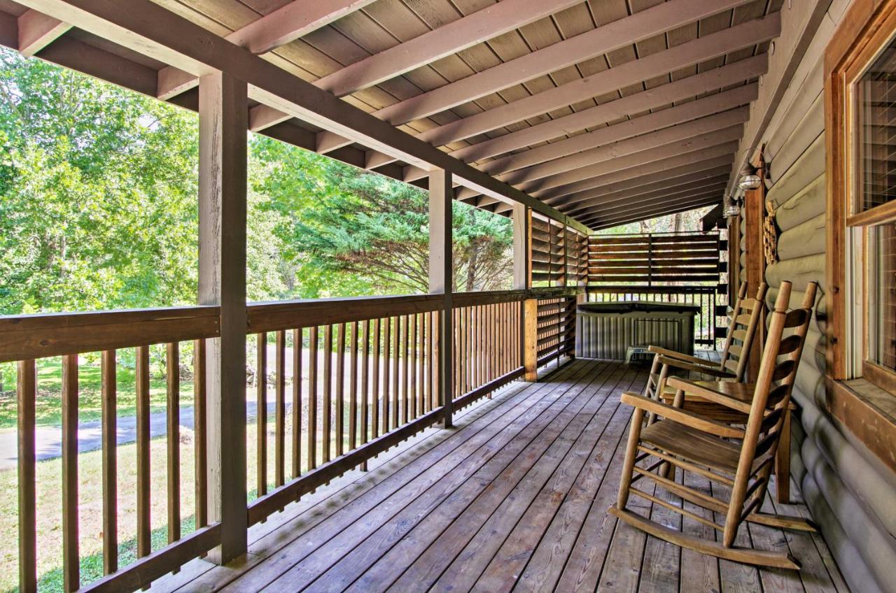 Charming Pigeon Forge Cabin With Private Hot Tub! Sevierville Exterior photo